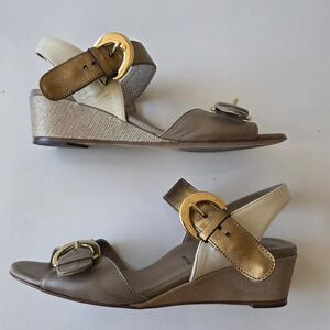 Bruno Magli Italy Leather Wedge Sandals Taupe Ivory Gold Buckle Minimal Size 8